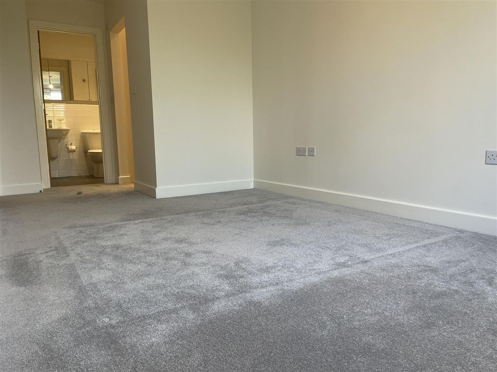 Additional image 8 of 2 bed flat for saleHighbury Drive, Leatherhead KT22