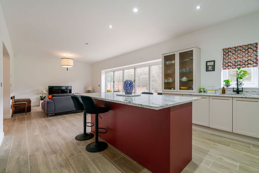 Property photo 2 of 39