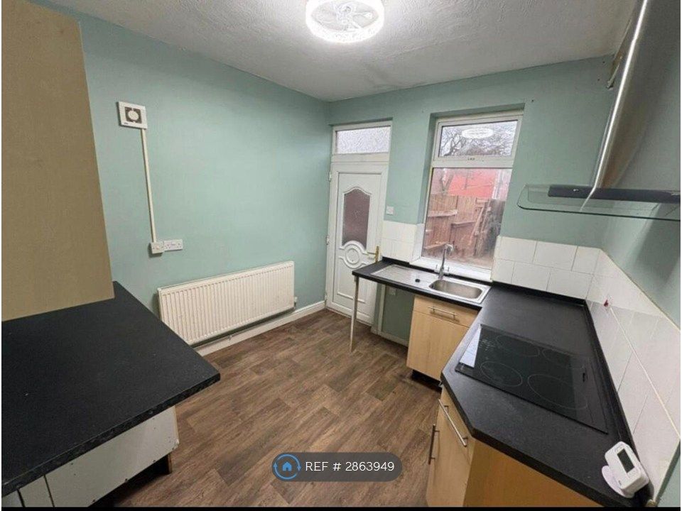 Property photo 2 of 11 Kitchen