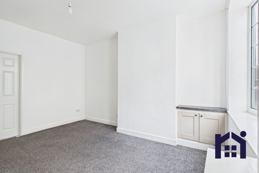 Property photo 2 of 16 Living Room