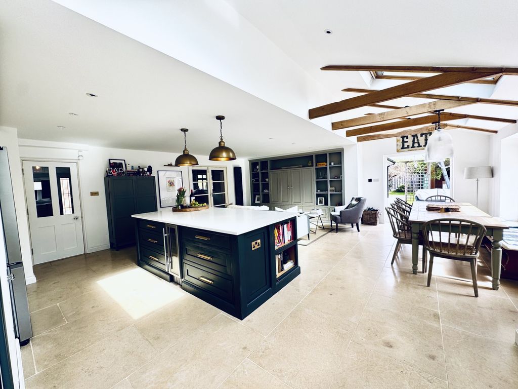 Property photo 2 of 27