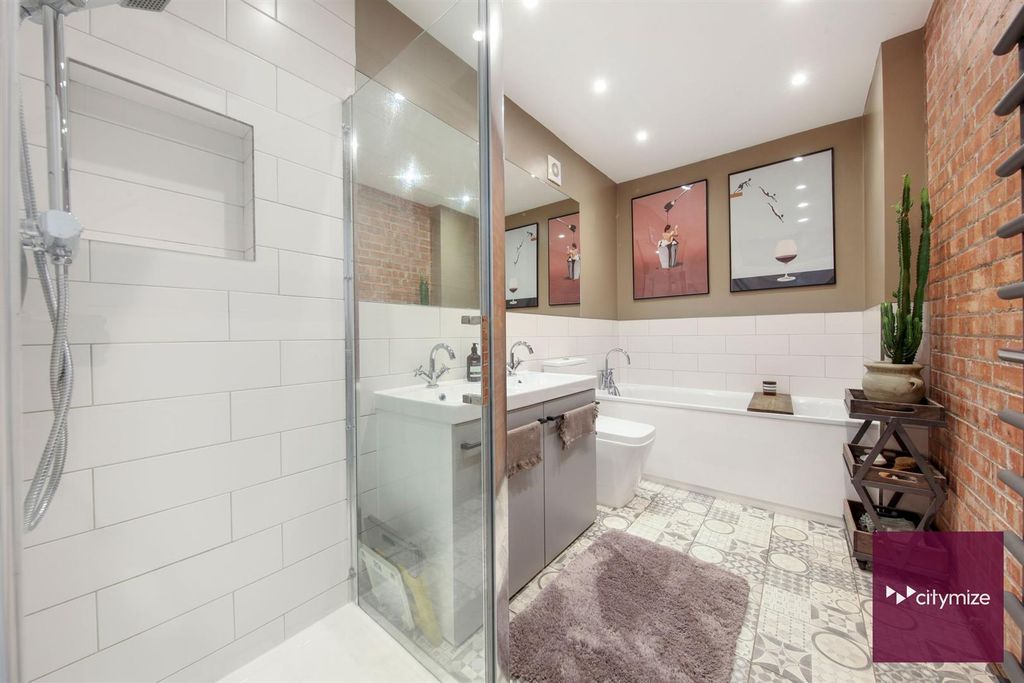 Property photo 3 of 28 Bathroom 1