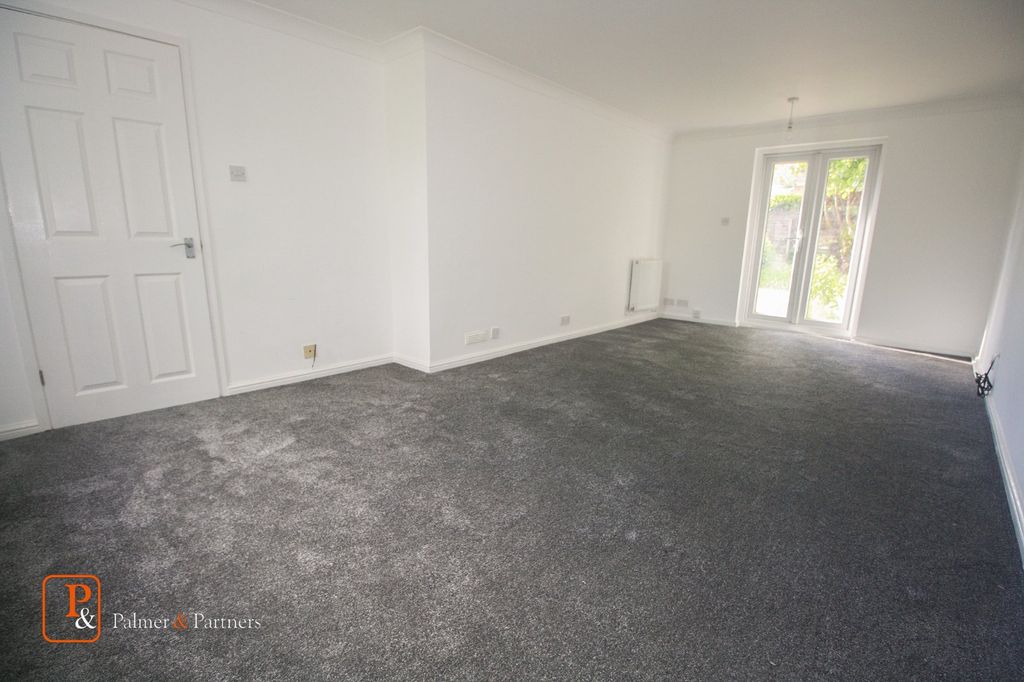 Property photo 3 of 6 Reception