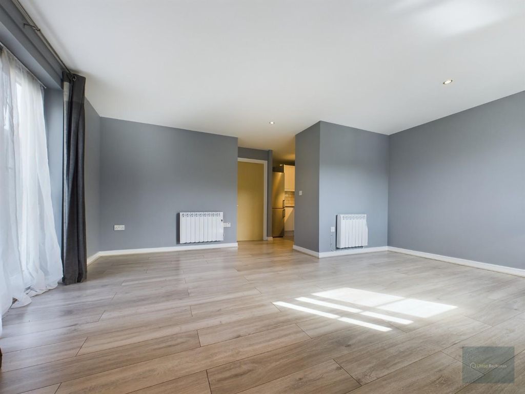 Property photo 3 of 9 Cam02540G0-Pr0039-St