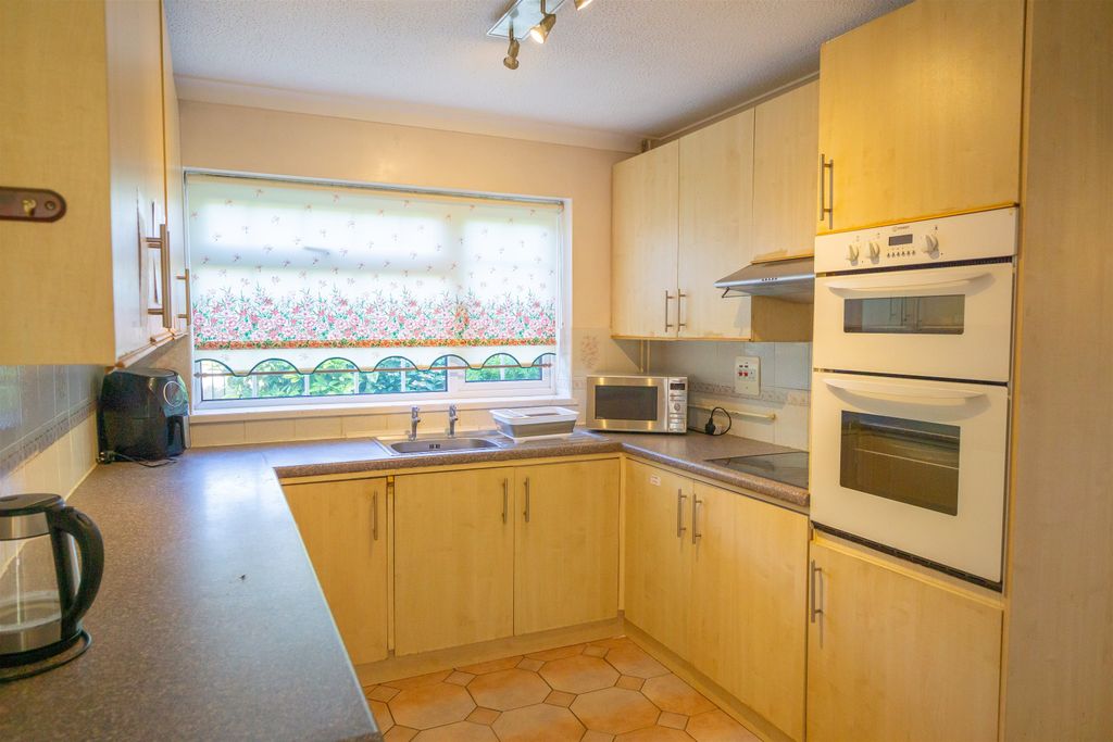 Property photo 2 of 22