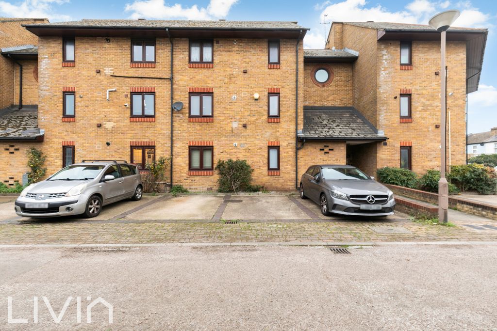 Property photo 1 of 9 Miles Court 16  -33