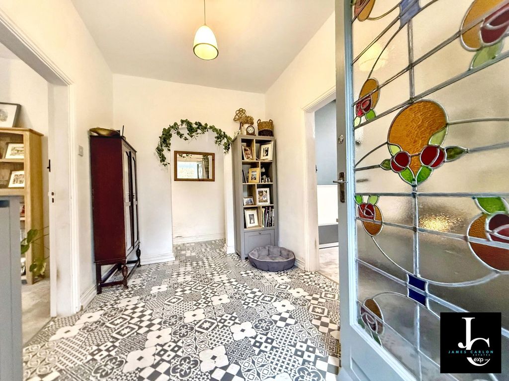 Property photo 2 of 29