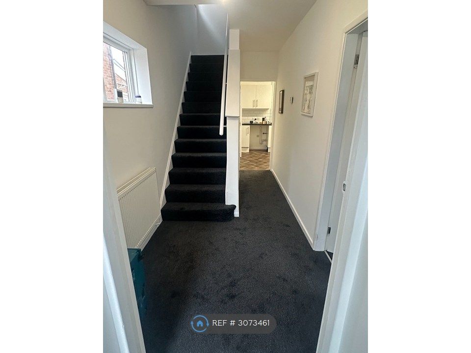 Property photo 3 of 21 Hallway/Staircase