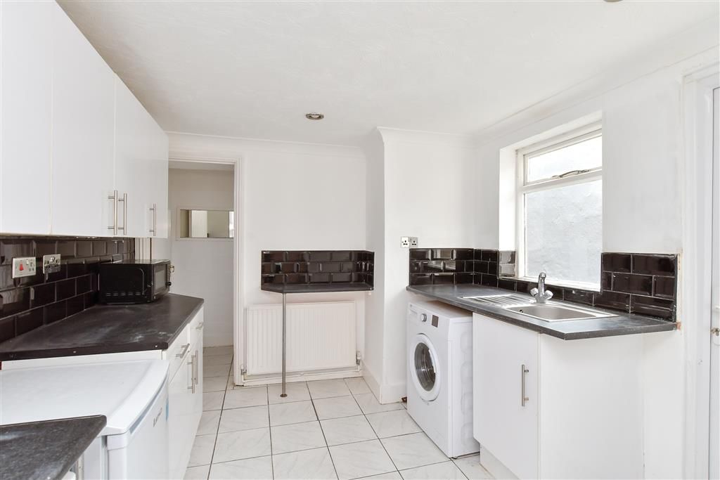 Property photo 2 of 11 Kitchen