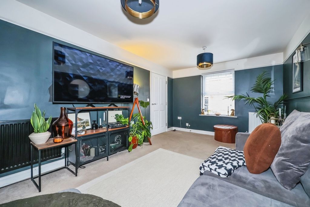 Property photo 2 of 17 Photo