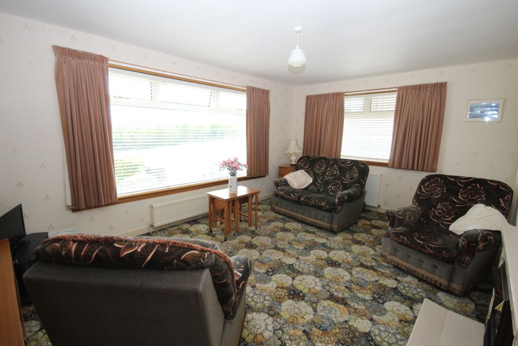 Property photo 2 of 12 Lounge 