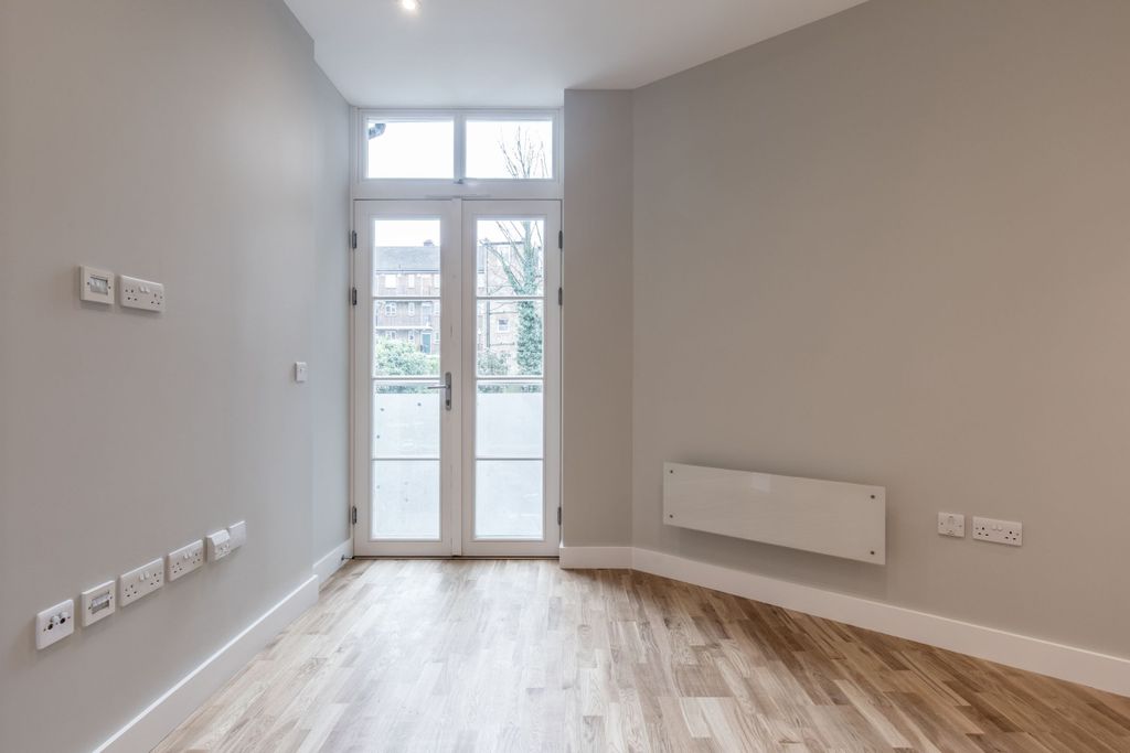 Property photo 2 of 10 Living_Room