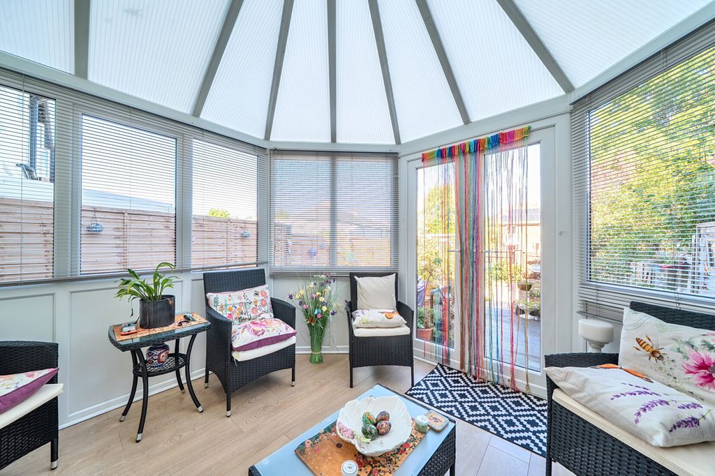 Property photo 3 of 19 Conservatory