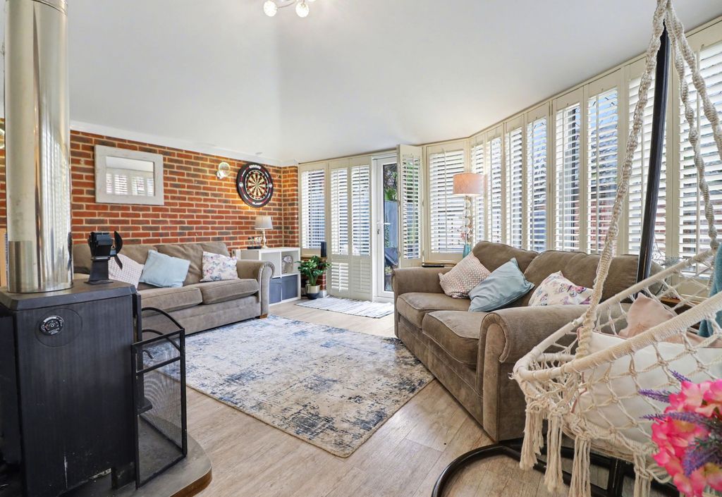 Property photo 2 of 21