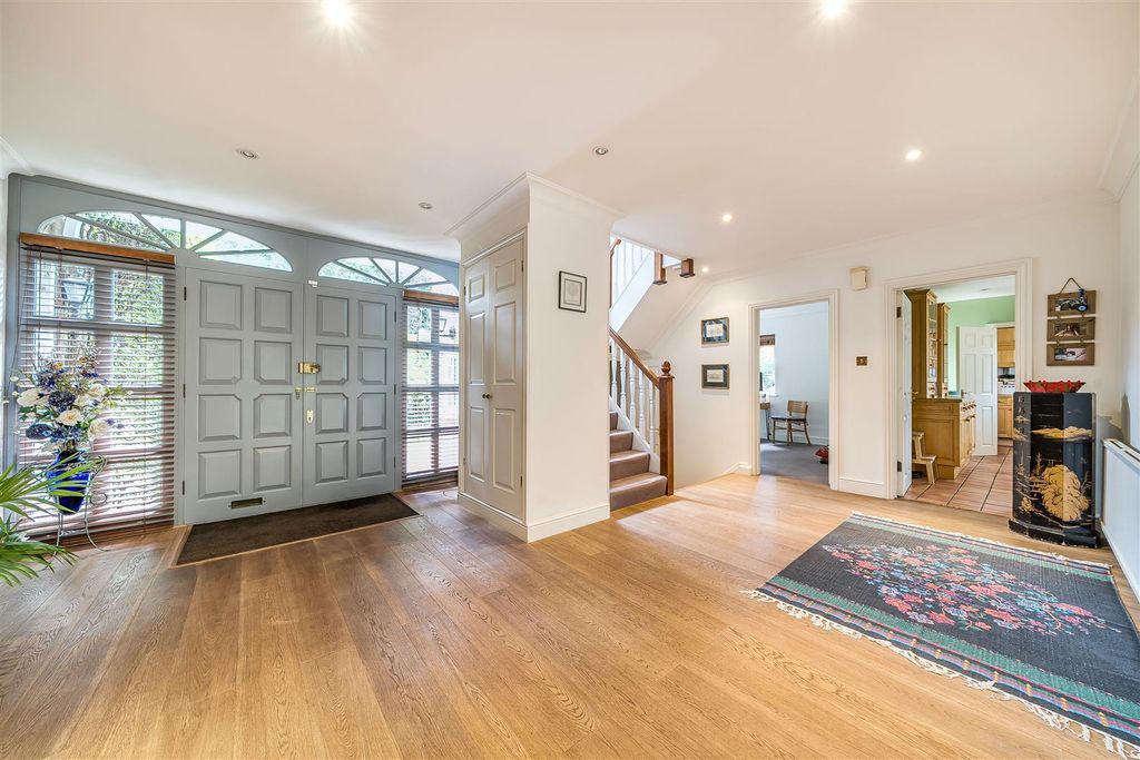 Property photo 2 of 20 Entrace Hall: