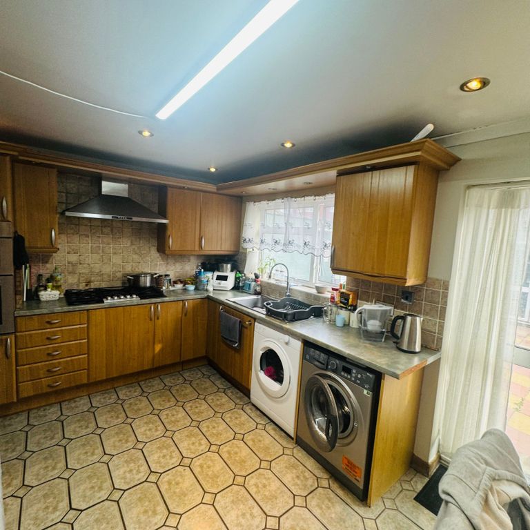 Property photo 3 of 18 Gallery