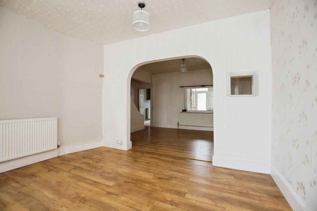 Property photo 3 of 16 Front Reception