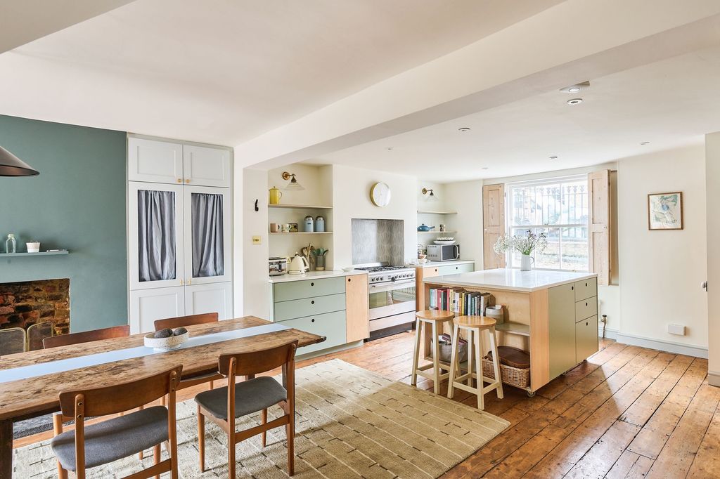 Property photo 1 of 34