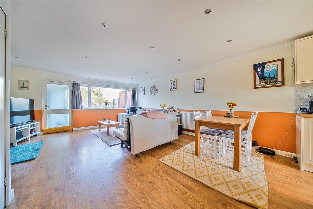 Property photo 3 of 17 Living Room