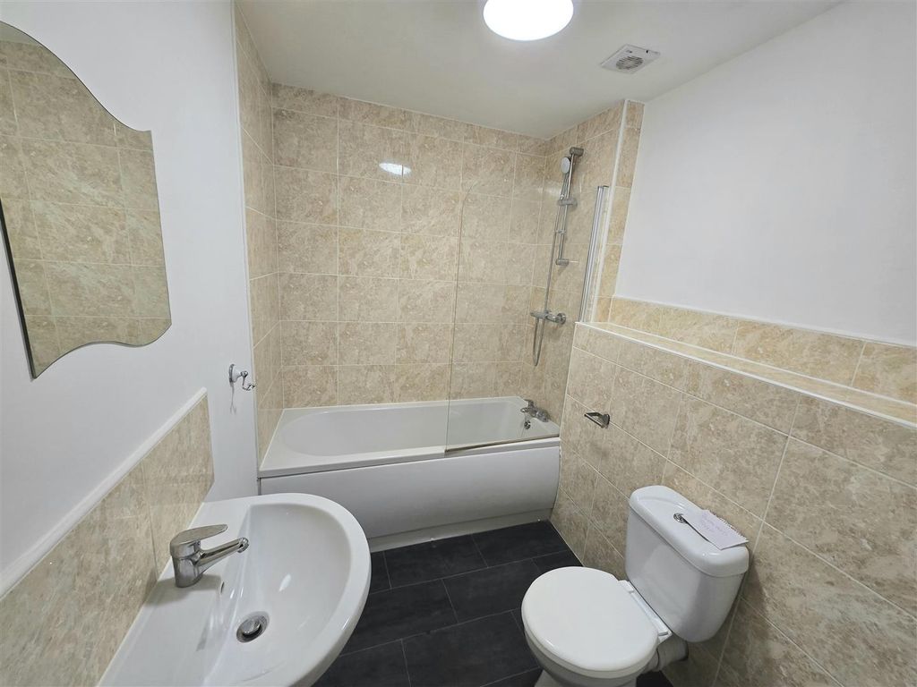 Property photo 3 of 7 Bathroom