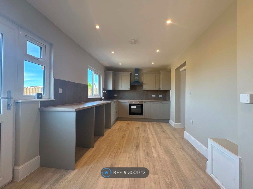 Property photo 3 of 15 Kitchen