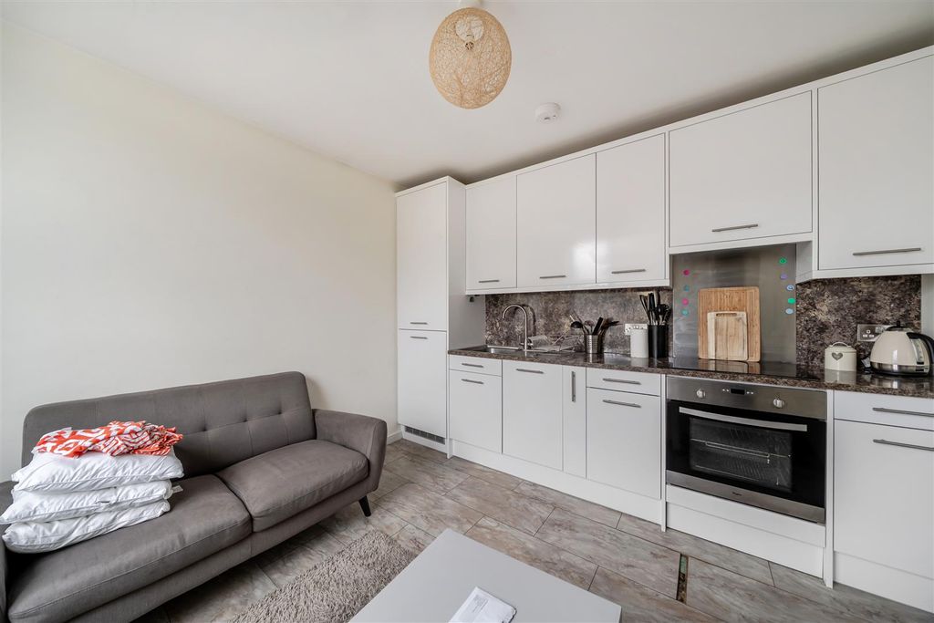 Property photo 1 of 9 1410236-3-698d97A4Ef8Ca.Jpg