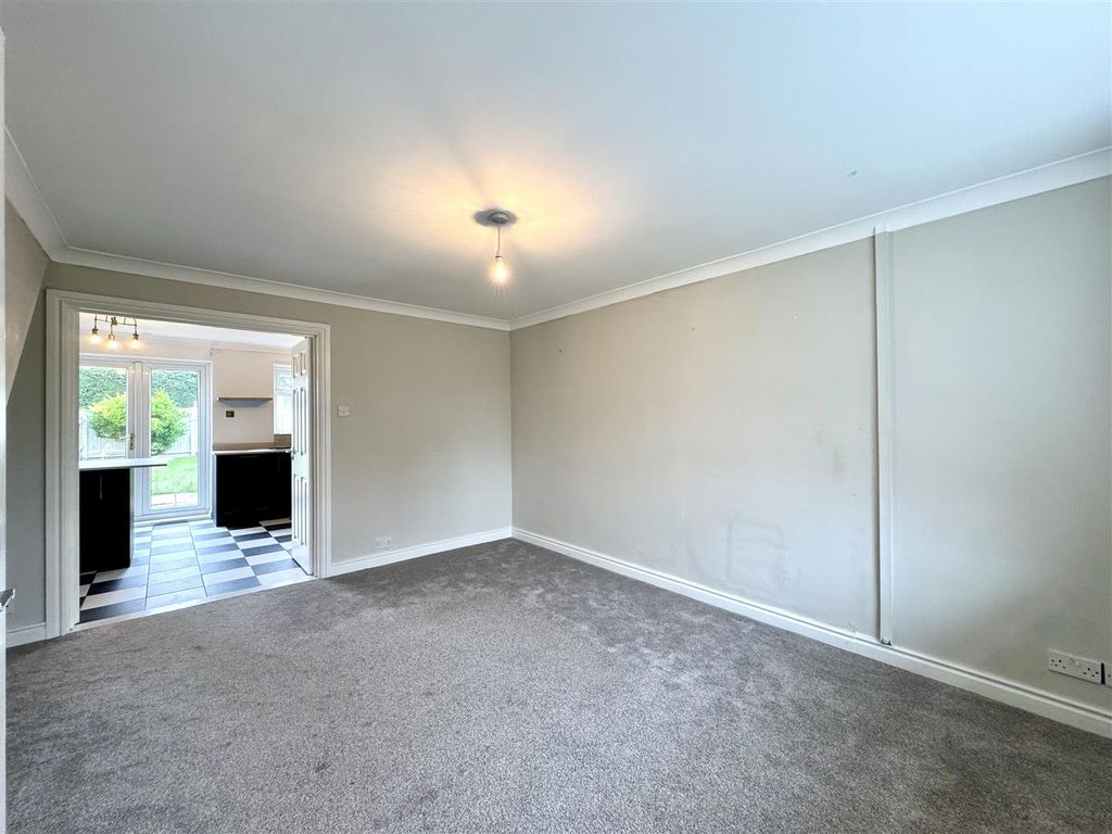 Property photo 3 of 14 Sitting Room
