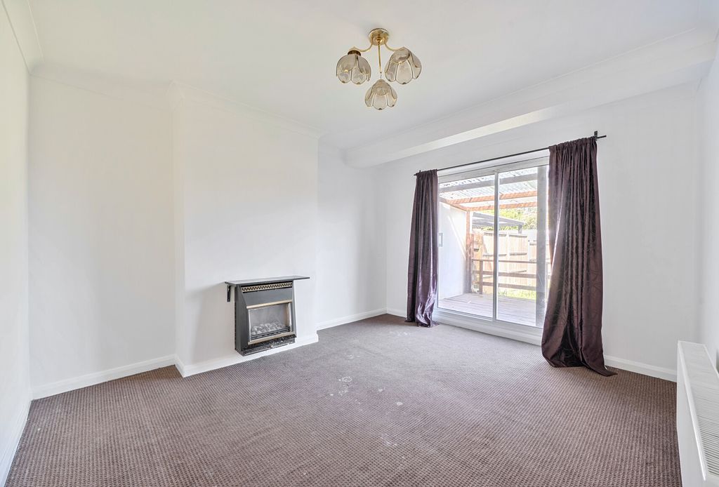 Property photo 3 of 11 1452406-11-69Ef3c...