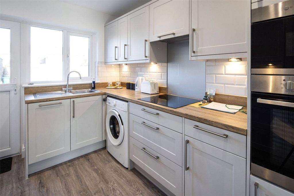 Property photo 3 of 16 Kitchen