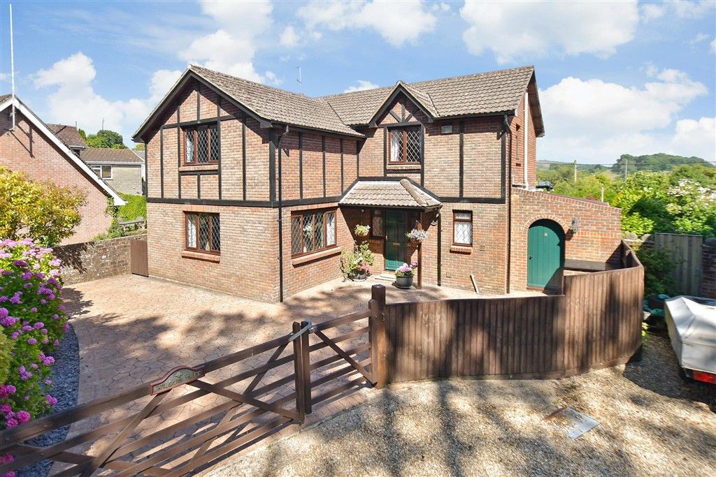 Property photo 2 of 14 Front Aspect