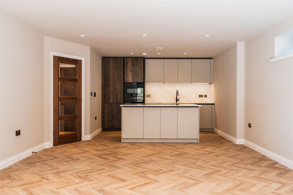Property photo 2 of 23 Living Kitchen