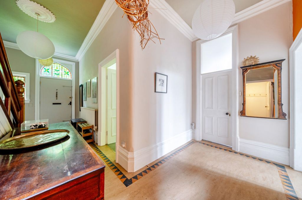 Property photo 3 of 29 Entrance Hall