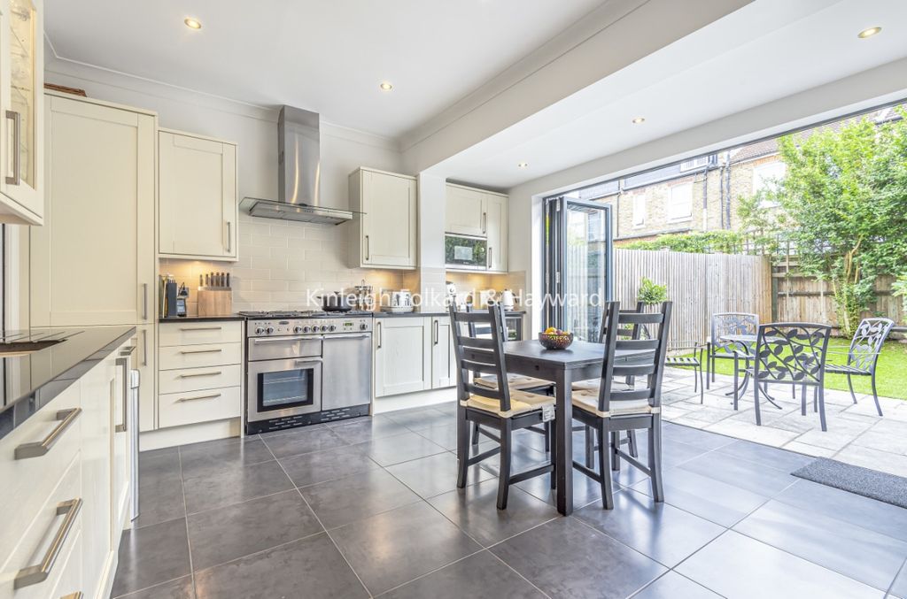 Property photo 1 of 5 37172332-66F7-4592-A