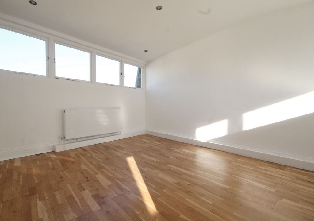 Property photo 1 of 4 Studio