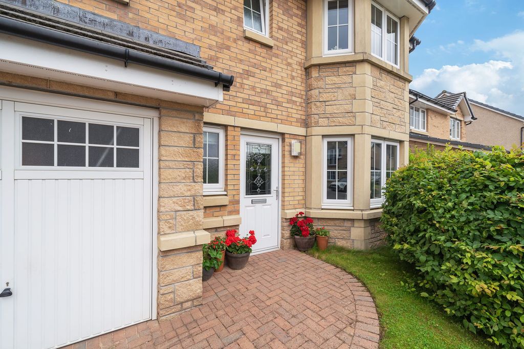 Property photo 2 of 33