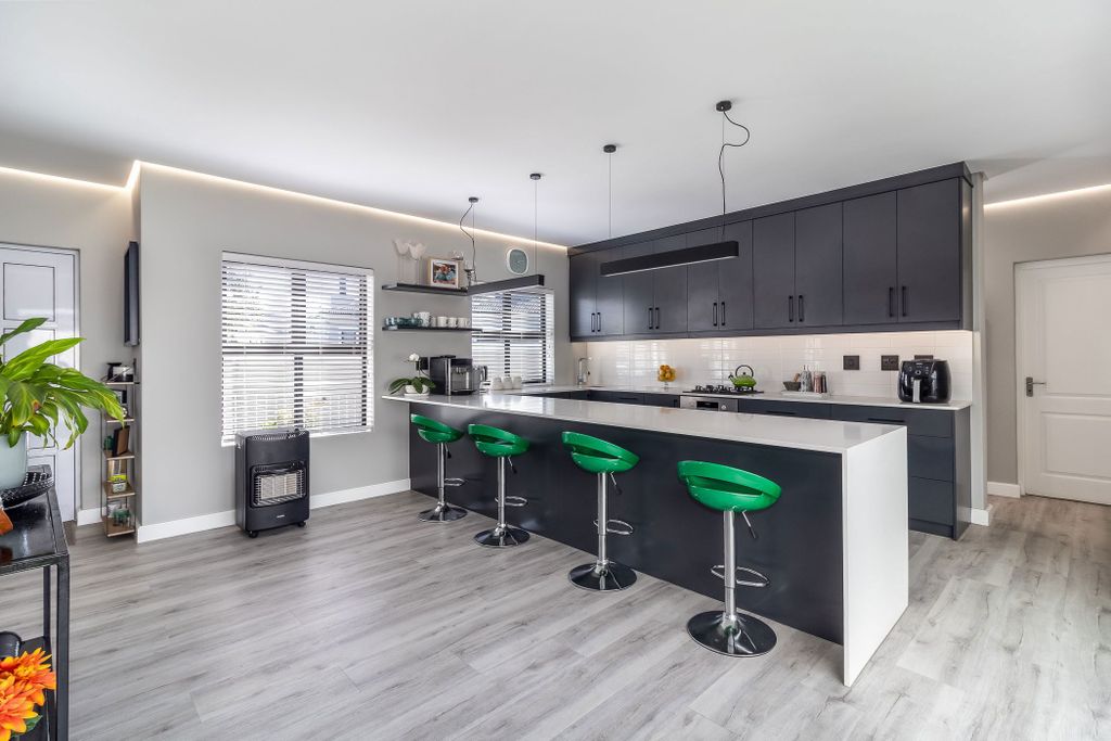 Property photo 3 of 29 1Bc1701852