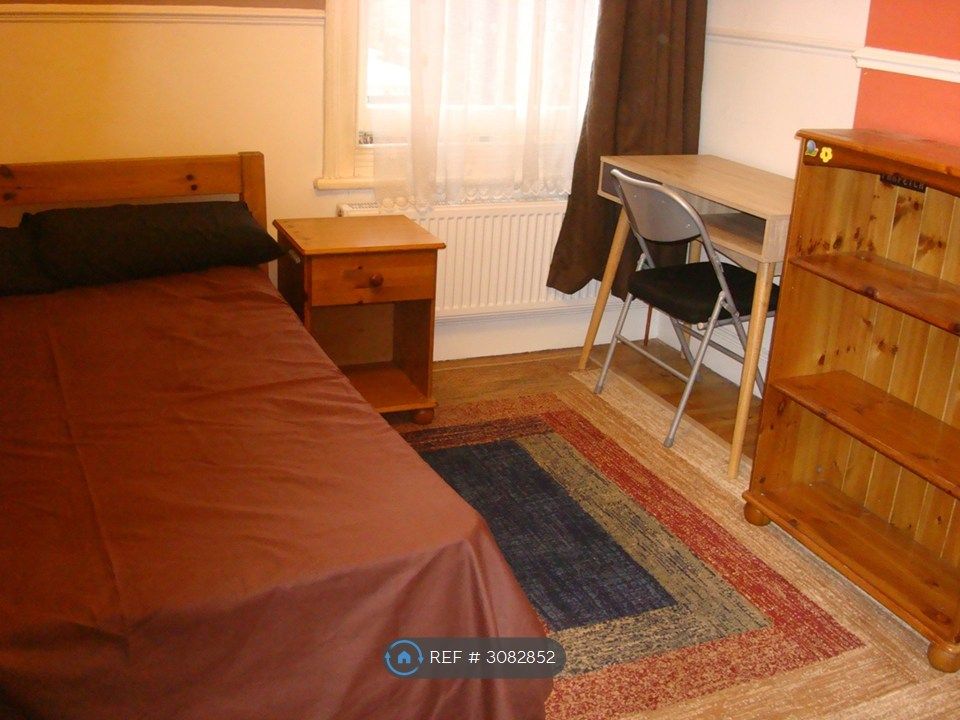 Property photo 1 of 6 Bedroom Pic 1
