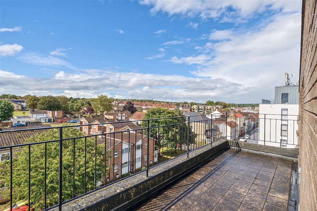 Property photo 3 of 16 1346369-12-68B83A4F44B56.Jpg