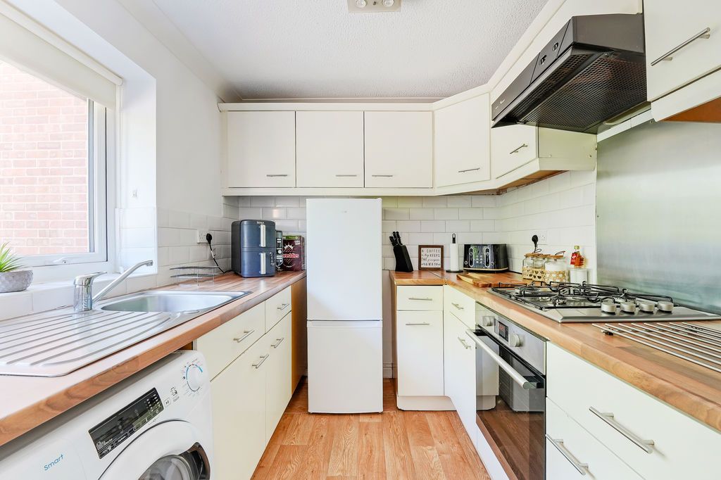 Property photo 2 of 14 Kitchen
