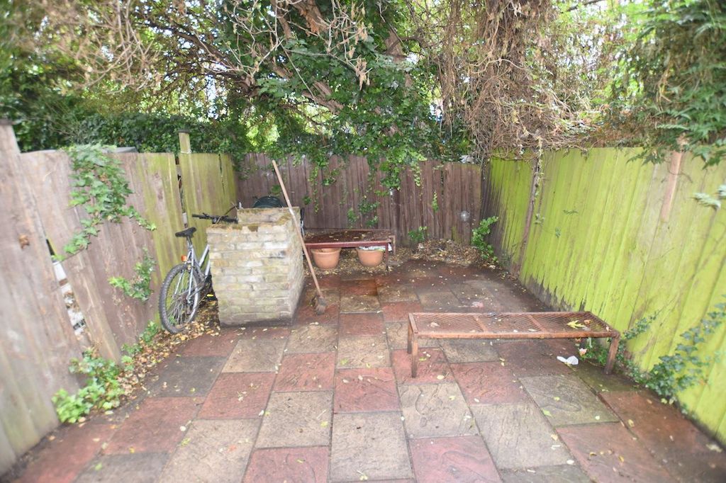 Property photo 3 of 9 Garden.Jpg