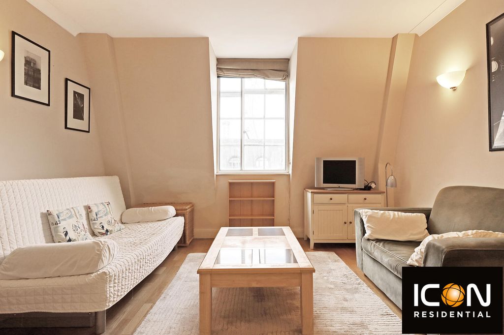 Property photo 3 of 23 Living Room