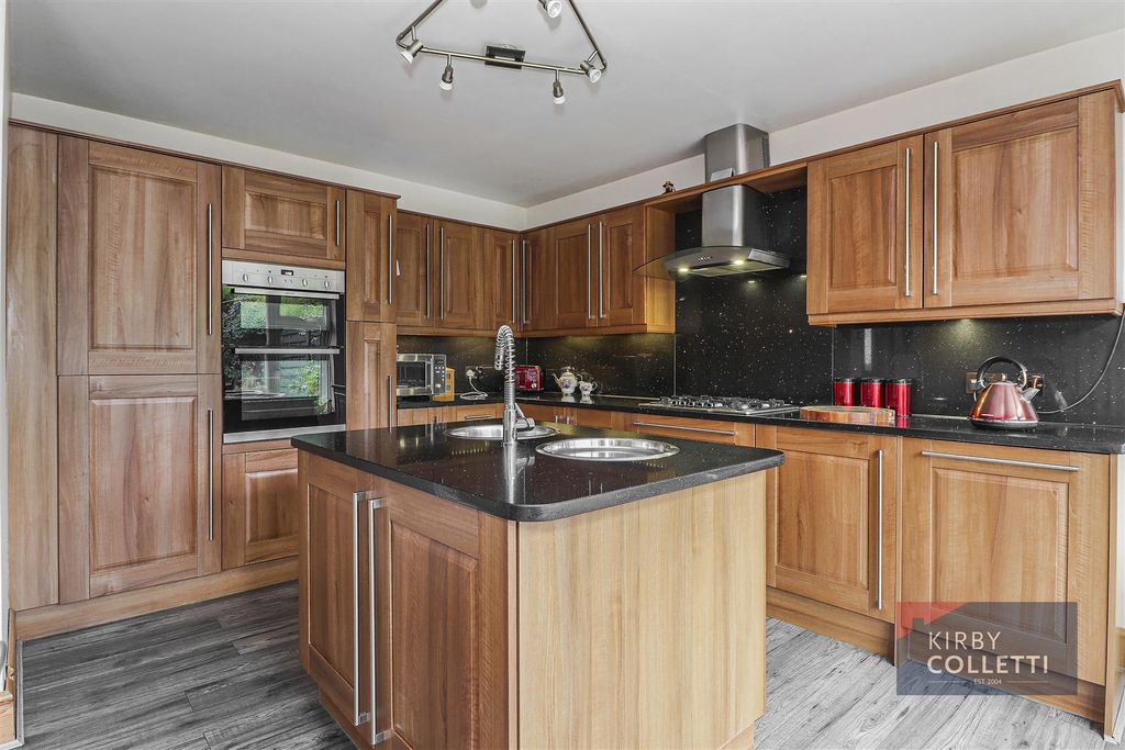 Property photo 3 of 26 Kitchen/Diner