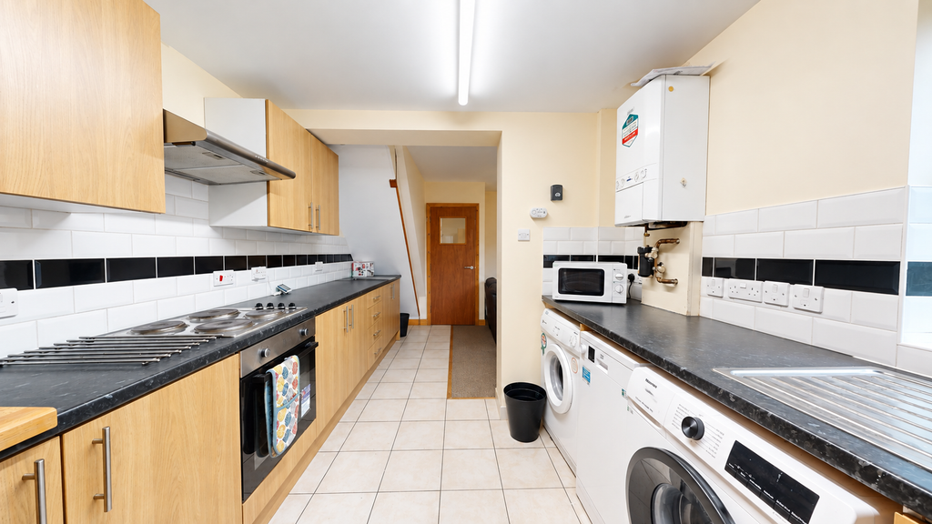 Property photo 2 of 13 Kitchen - Angle 3