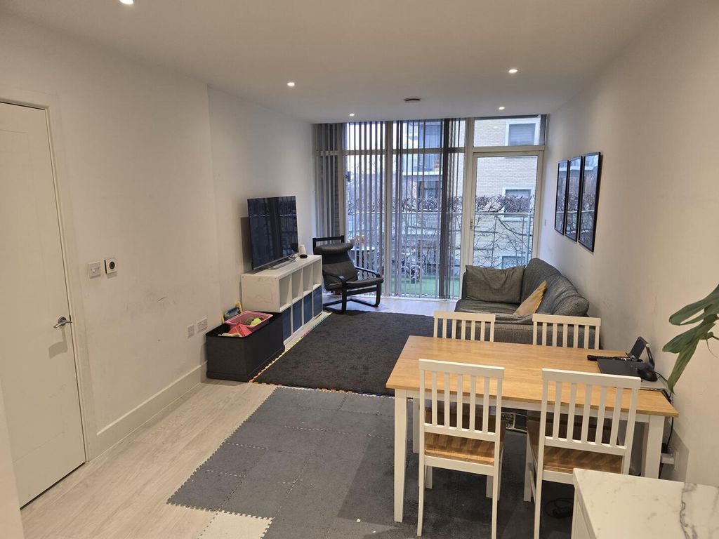 Property photo 2 of 11 Living Room