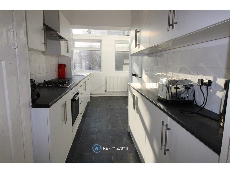 Property photo 2 of 24 Kitchen