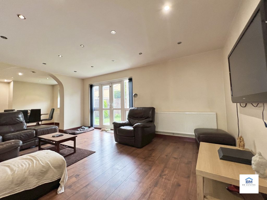 Property photo 2 of 14 Lounge