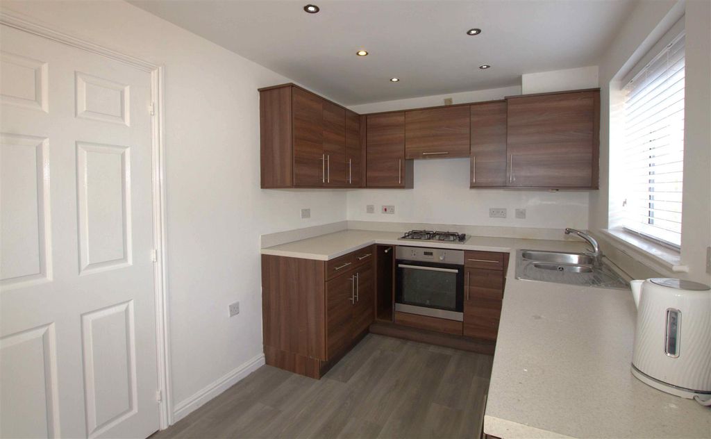 Property photo 1 of 10 Kitchen