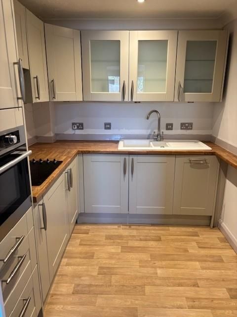 Property photo 2 of 8 Kitchen