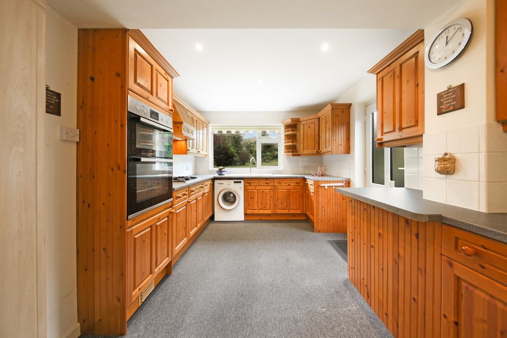 Property photo 2 of 21