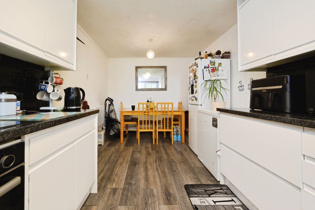 Property photo 3 of 20 Pbox-Img.Jpg